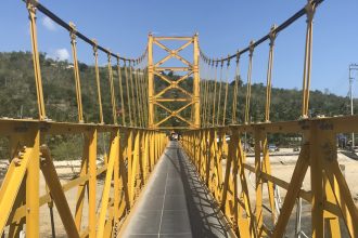 yellow bridge nusa lembongan