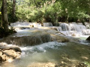 tat kuang si waterval